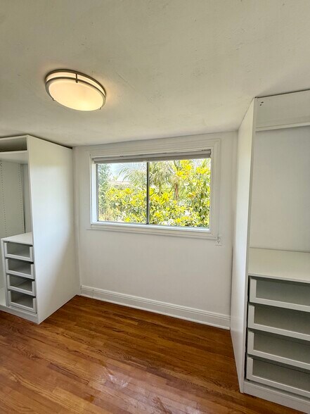 Building Photo - 1082 Meadowbrook Ave