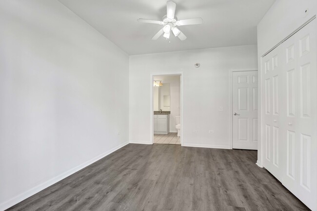 Building Photo - 948 W 15th Pl