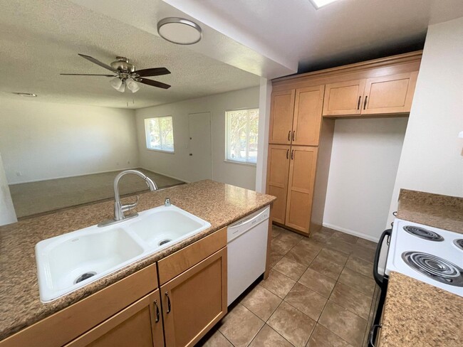 Building Photo - Centrally Located McKeon Condo