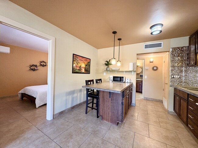 Building Photo - 2819 N Woodland Ave