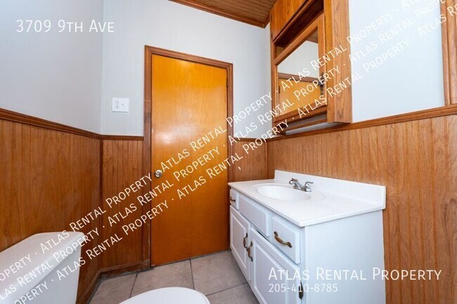 Building Photo - 3709 9th Ave