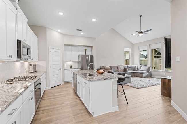 Building Photo - 4106 Sherman Oak Ln