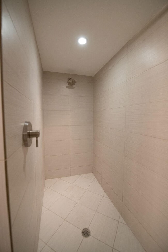 Building Photo - 64 Isle of Venice Dr