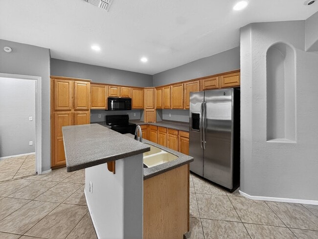 Building Photo - Single-level 4 bed, 2 bath home with tandem 3-car garage and RV gate.