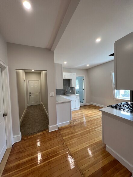 Building Photo - 108 Vinton St