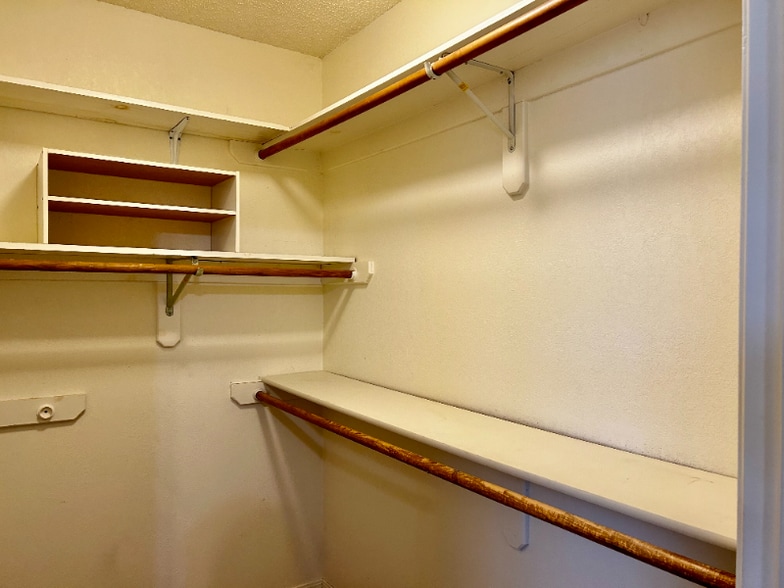 Building Photo - 1907 Cottonwood St