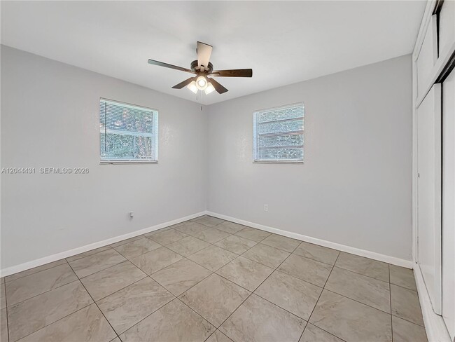 Building Photo - 533 NW 15th Way