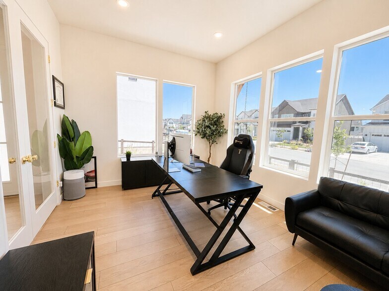 Building Photo - 3069 N Stardew St
