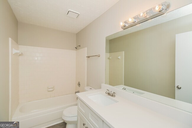Building Photo - 177 Herscu Ct
