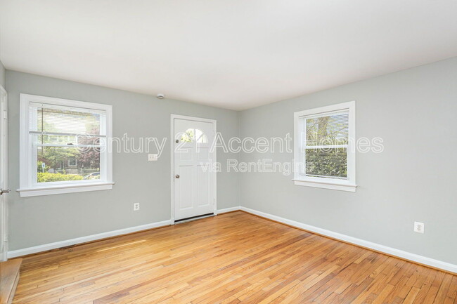 Building Photo - 2034 Arlington Terrace