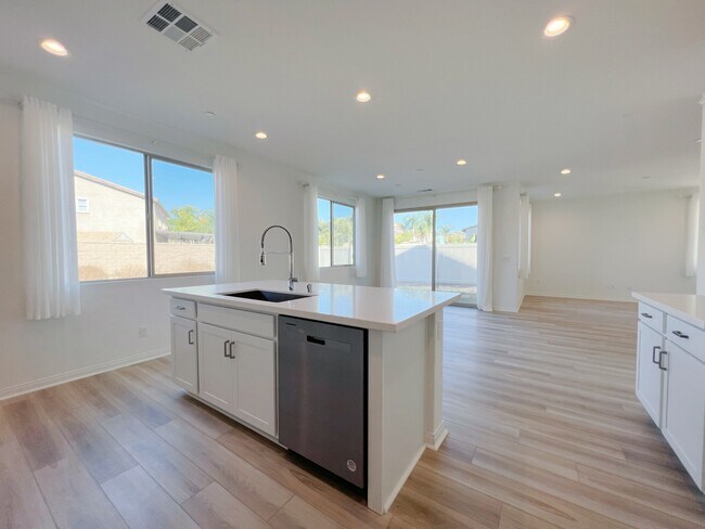 Building Photo - 29612 Tulipwood St