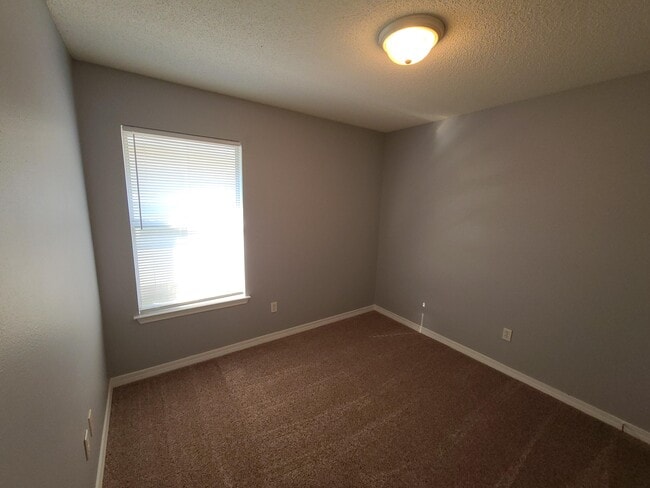 Building Photo - 2787 Bay Club Dr