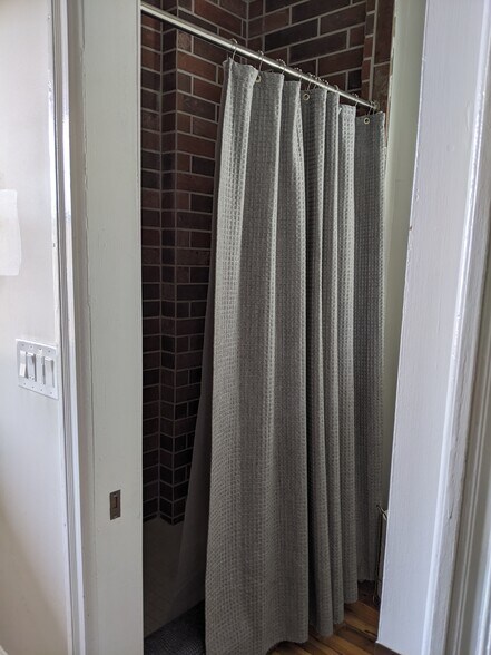 Building Photo - 522 2nd Ave