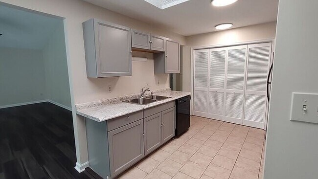 Building Photo - Chisle Run- 2 bedrooms and 1.5 bathrooms