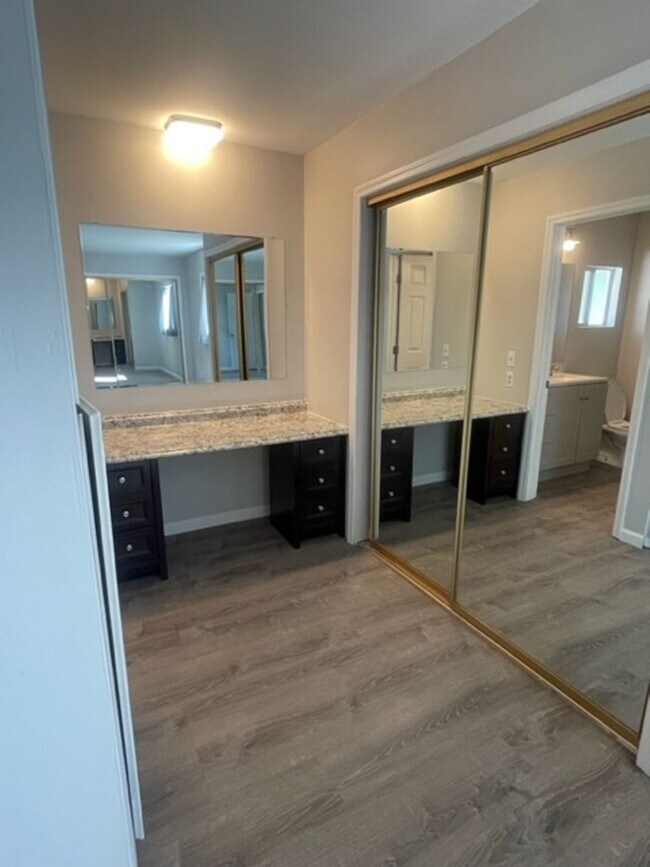 Building Photo - 2675 Sunset Dr