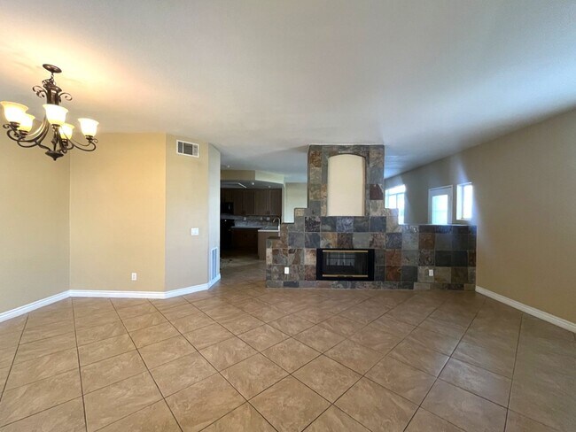 Building Photo - 3 bed, 3 bath located in Ontario, CA!