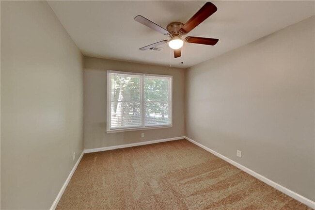 Building Photo - 5665 Enchantress Ln NE