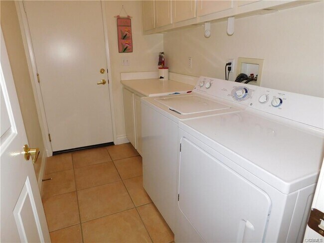 Building Photo - 82715 Redford Way