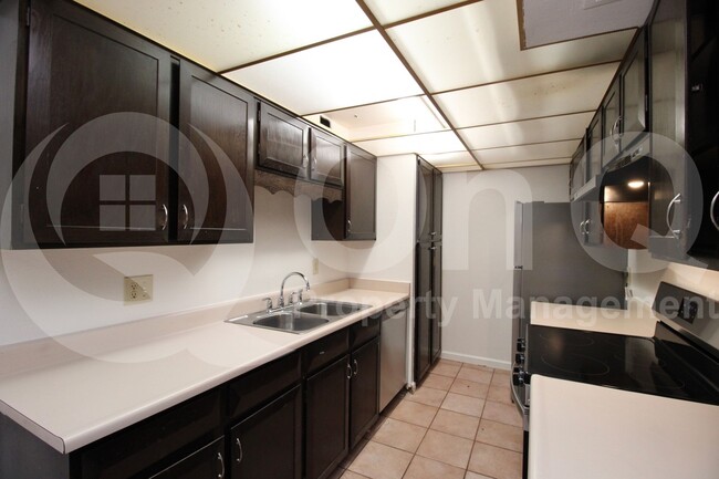 Building Photo - 6074 W Golden Ln