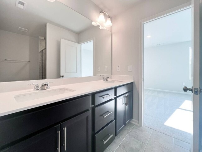 Building Photo - 1988 Rosedale Rdg Ave