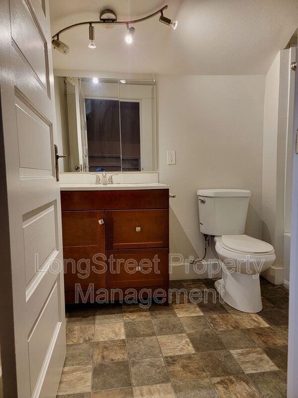 Building Photo - 29626 OR-34