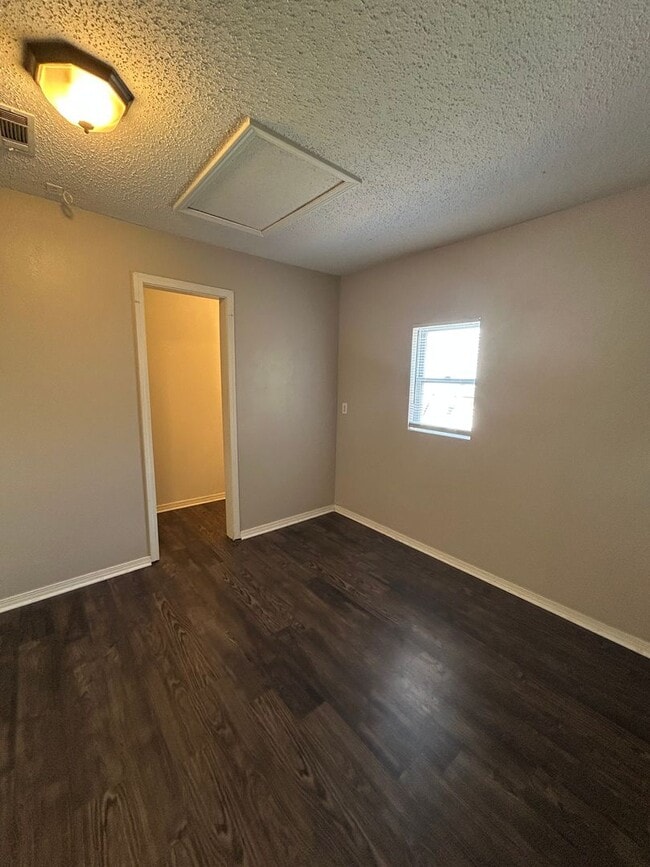 Building Photo - Charming 3 Bedroom, 2 Bath Home in the Hea...