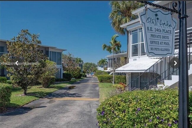 Building Photo - 1125 SE 14th Pl