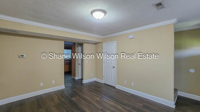 Building Photo - 2 BR / 1.5 with STORAGE in Rossville.  Come View today!!  Move in special! 1/2 off the first mont...