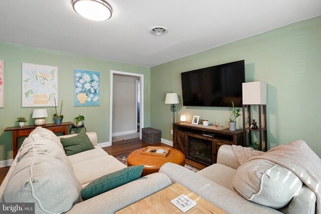 Primary Photo - 20 Weer Cir