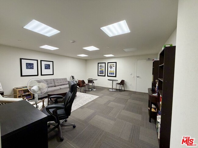 Building Photo - 12655 Bluff Creek Dr