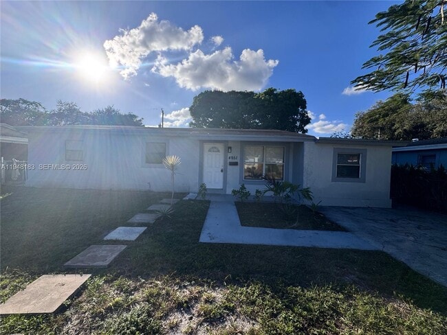 Building Photo - 4851 SW 44th Ave