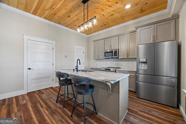 Building Photo - 958 Church St