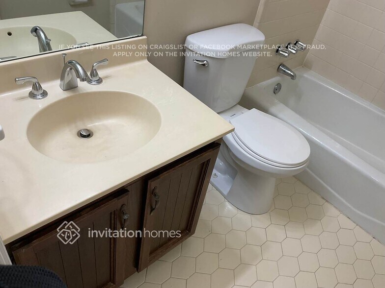 Building Photo - 4122 Deerbrook Way SW