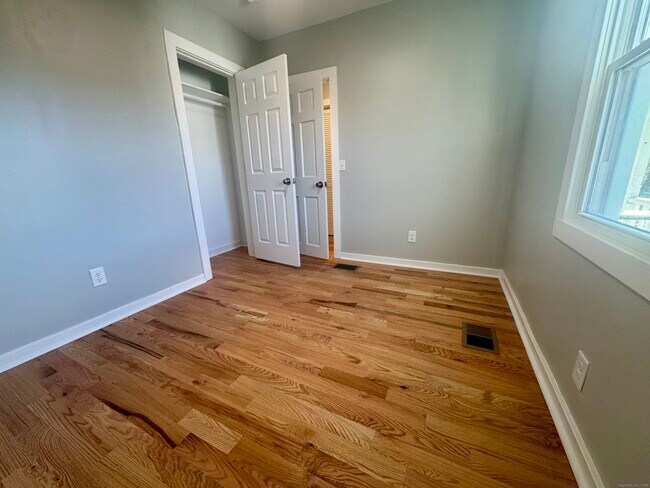 Building Photo - 109 Churchill St