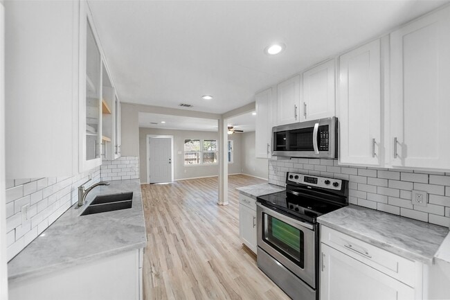 Building Photo - 7019 Sur Ct