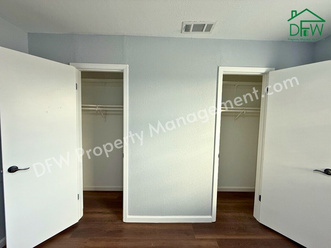 Building Photo - Beautifully Renovated 4-Bedroom Home with Large Backyard in Watauga!