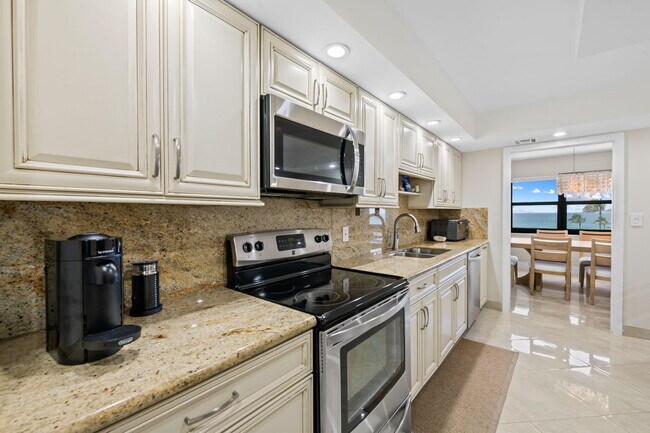 Building Photo - 4900 N Ocean Dr