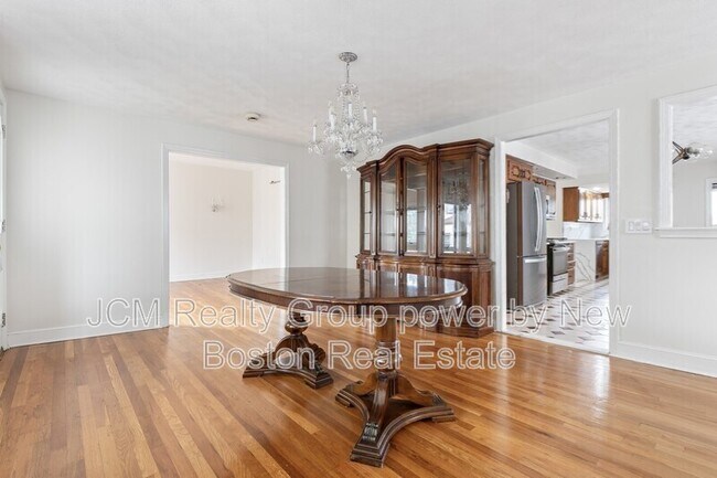 Building Photo - 18 Bailey St