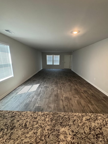 Building Photo - 470 Ladyfish Loop NW