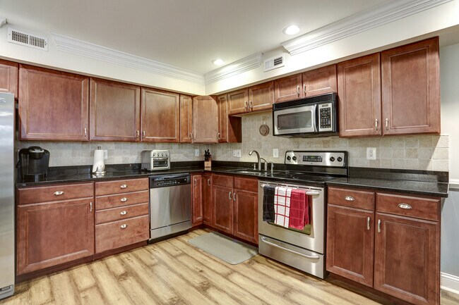 Kitchen - 1430 Newton St NW