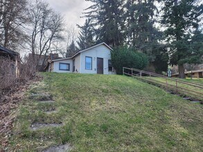 Building Photo - 505 SE South St