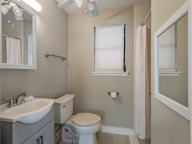 Building Photo - 6504 Lincoln Rd