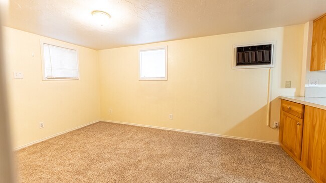 Building Photo - 725 N 10th Ave