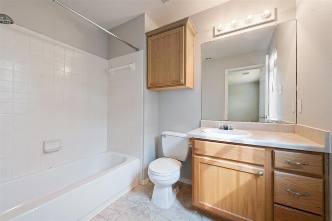 Building Photo - 2224 Bluffstone Dr