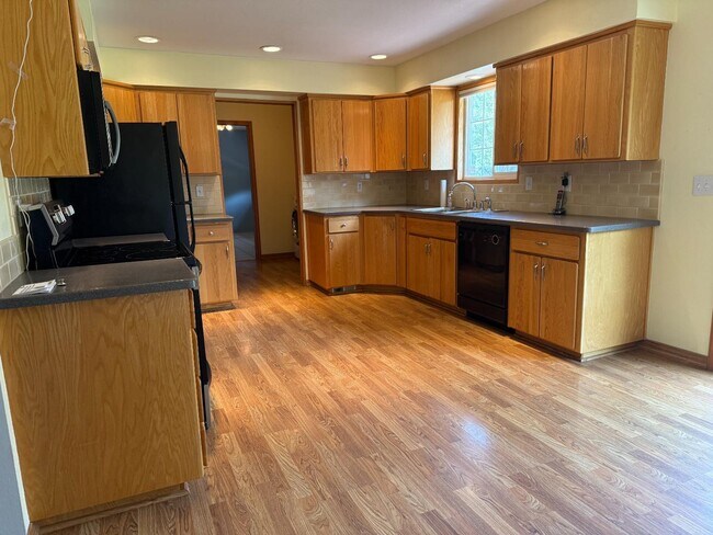 Building Photo - 1416 Scenic Dr