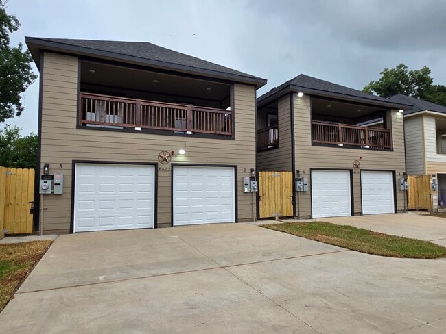 Building Photo - Stunning Duplex with Garage & Modern Finishes