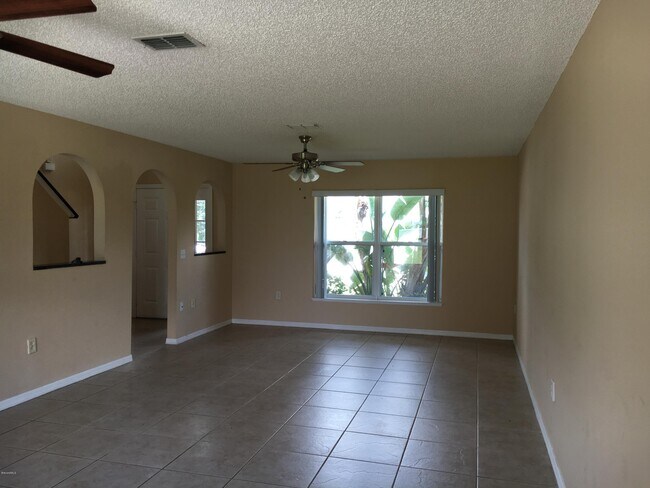 Building Photo - 1793 Sawgrass Dr SW
