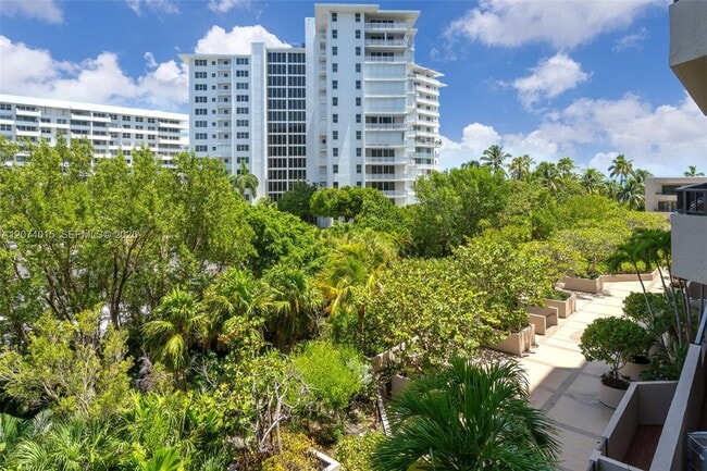 Building Photo - 251 Crandon Blvd