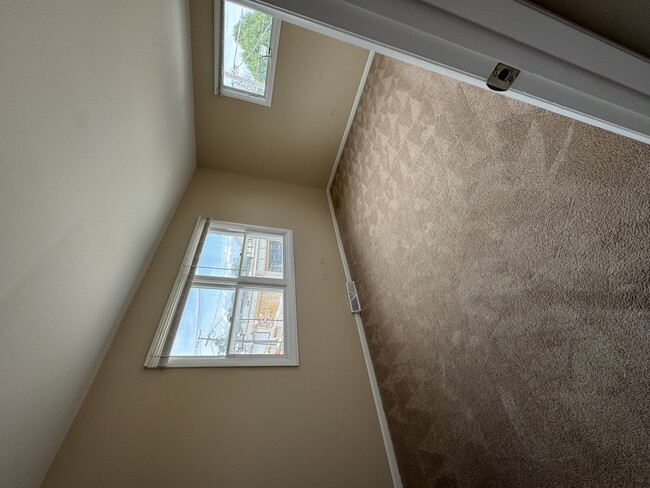 Building Photo - 17 E Park St