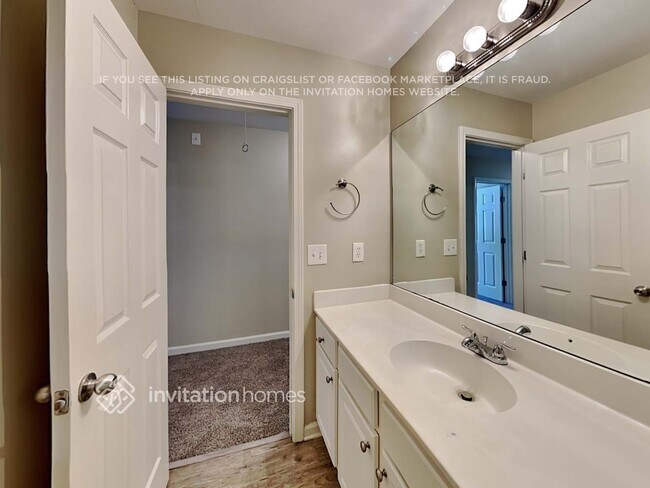 Building Photo - 1613 Babbling Brook Cove